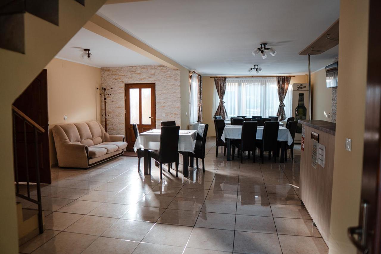 Pensiunea Petru Şugag Exterior foto